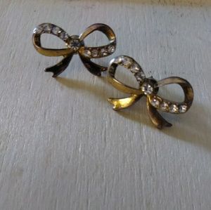 Bow shaped earrings